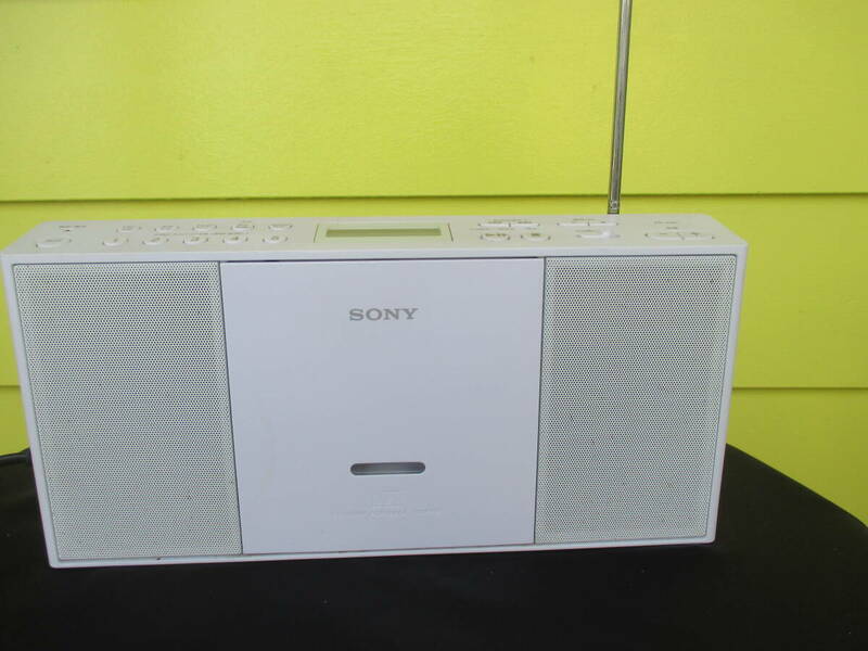 ★SONY ソニー ZS-E30 パーソナルオーディオシステム CDラジオ 16年製 AM/FMラジオ確認　CD動作確認　アンテナ