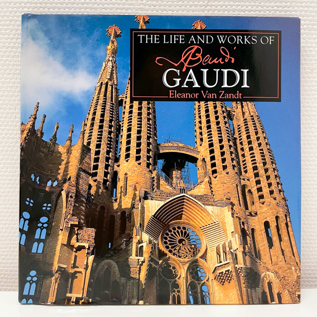 洋書 THE LIFE AND WORKS OF ANTONI GAUDI アントニ ガウディ スペイン 建築家 建築 デザイン 家具 作品集 図録 アート インテリア　 