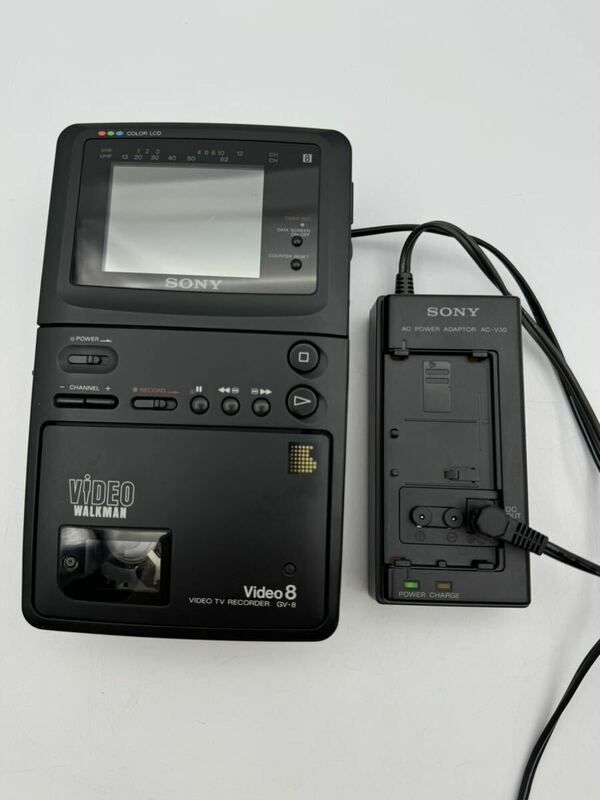 【現状品】SONY ソニー WALKMAN VIDEO 8 GV-8 充電器付き※本体揺するとカラカラ音が鳴ります
