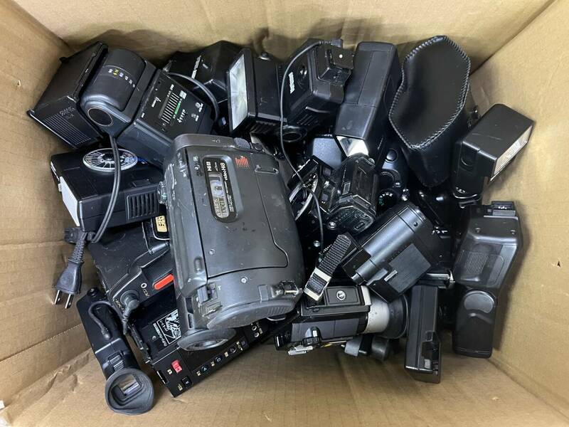 フィルムカメラ大量セット カメラ ボディ レンズ その他アクセサリーなどまとめ ジャンク D304