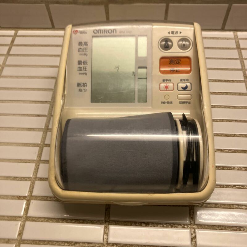 OMRON デジタル自動血圧計 HEM 7020