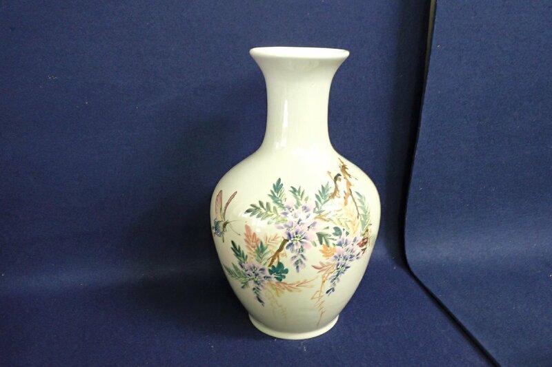 ★052722 中国美術 中華陶瓷 色絵花蝶文 花瓶 高さ31.5cm ★