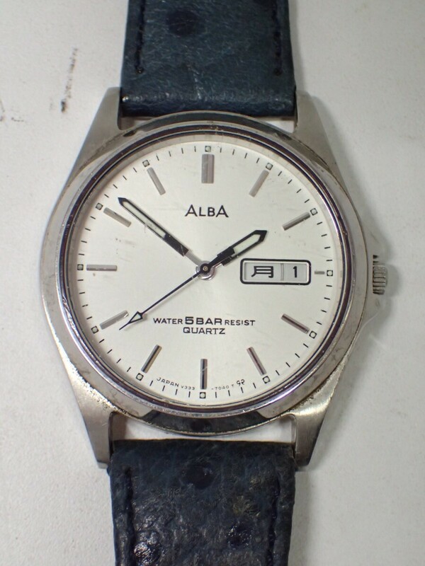 m2460 / SEIKO セイコー ALBA アルバ V333-7030 クオーツ デイデイト 白 文字盤 メンズ 腕時計 現状品 電池交換済 稼働品