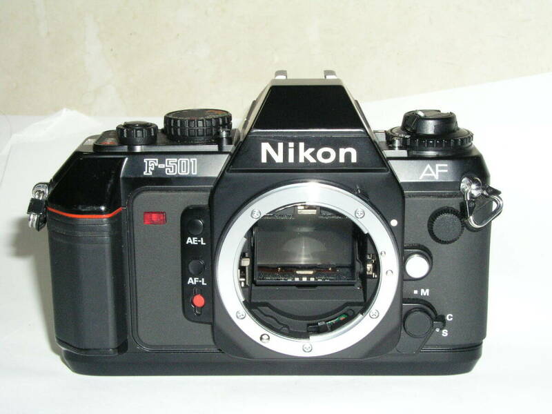 6329●● Nikon F-501、ニコン初の本格派AF一眼レフ 1986年発売 ●58