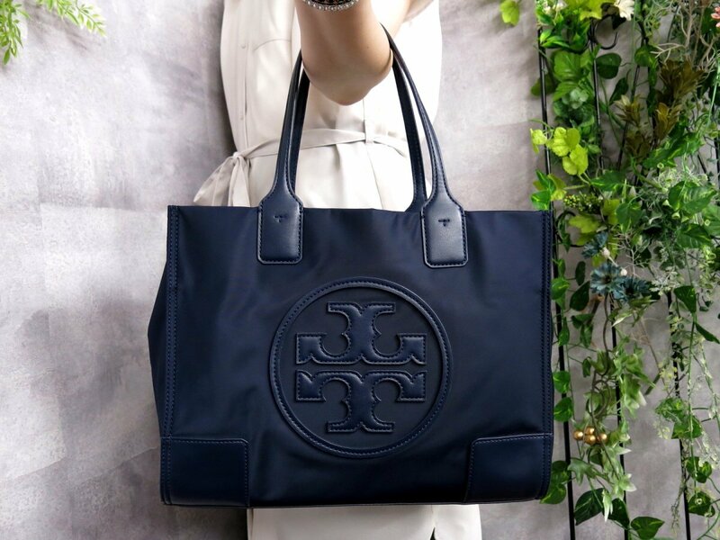 ●超美品●TORY BURCH トリーバーチ●エラ●ナイロン カーフ レザー 本革●トート バッグ●ネイビー●G金具●肩掛け●A4 書類●Js46846