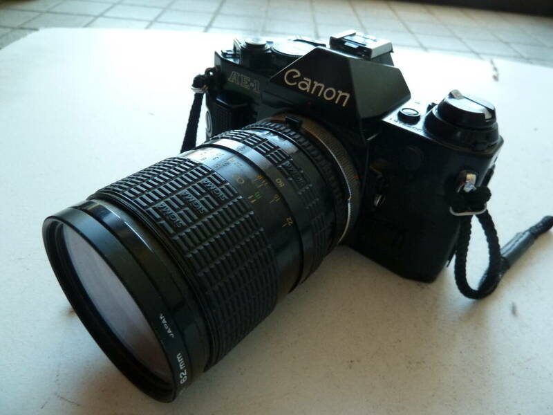 Canon　キャノン　AE-1プログラム　ブラック　シグマズーム　28～80㎜　3.5付き