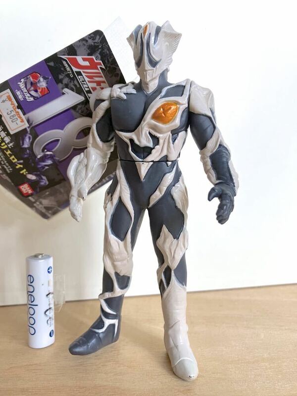 タグ付き　バトルカード付き　応援カード　キリエロイド　18　旧　ウルトラ怪獣　タグ　バンダイ　中古　