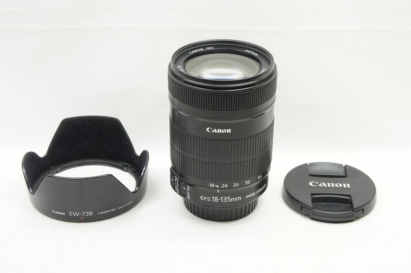 【適格請求書発行】良品 Canon キヤノン EF-S 18-135mm F3.5-5.6 IS EFマウント APS-C ズームレンズ フード付【アルプスカメラ】240525u