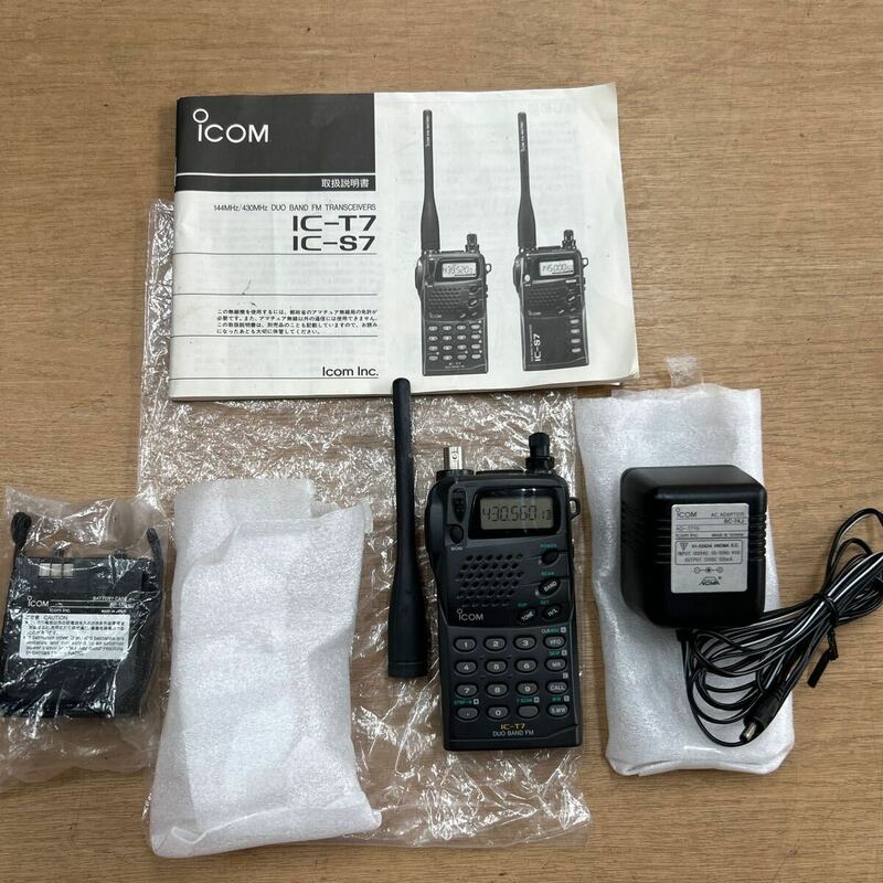 ICOM DUAL BAND TRANSCEIVER IＣ-Ｔ７０ アマチュア無線　トランシーバー ハンディ