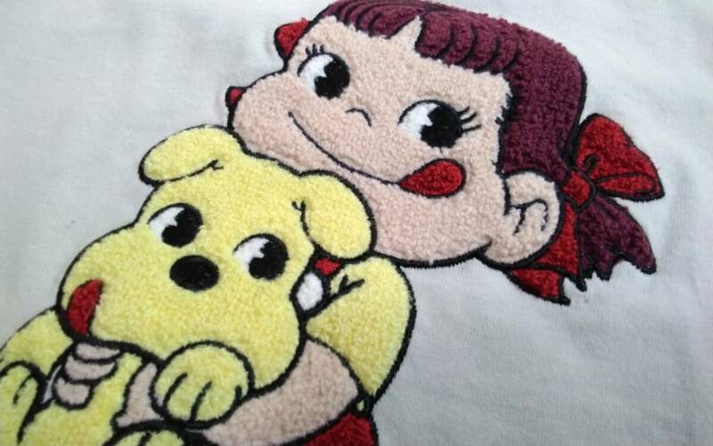☆レディース☆PEKO ☆とっても可愛い！モコモコ♪ペコちゃん&ドッグちゃん抱っこのベージュ色の半袖Tシャツです(o^―^o)大きいサイズ３Ｌ