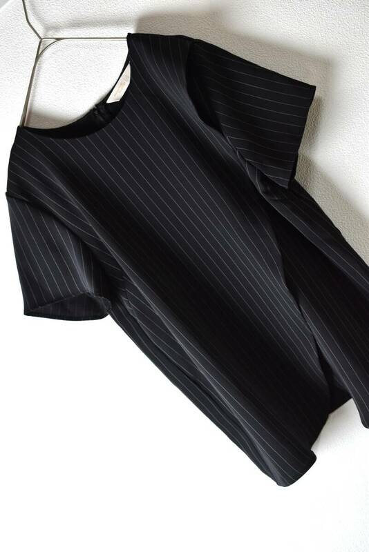 メーカーズシャツ鎌倉 半袖とろみストライプ柄プルオーバーブラウス サイズ11 黒色