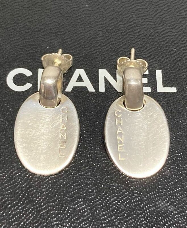 良品　シャネル　CHANELロゴ　925 オーバルプレート　スイングピアス