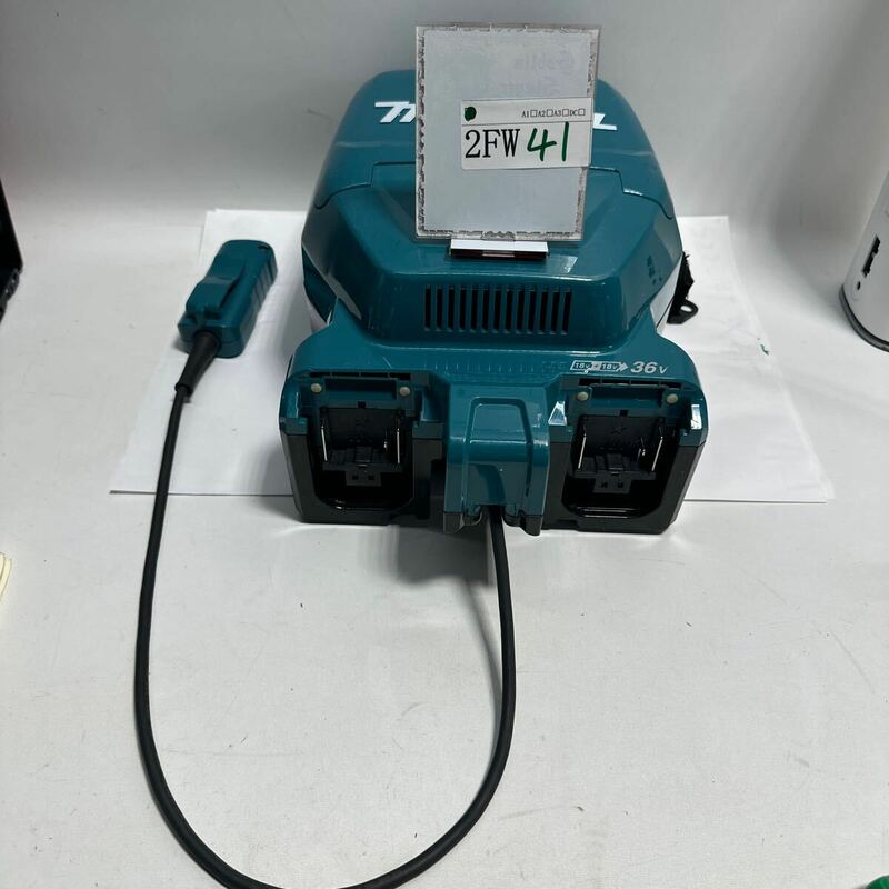 「2FW41」掃除機 makita VC260D マキタ 充電式 背負いクリーナ 集塵機 動作品　部品欠品　現状出品(240516)