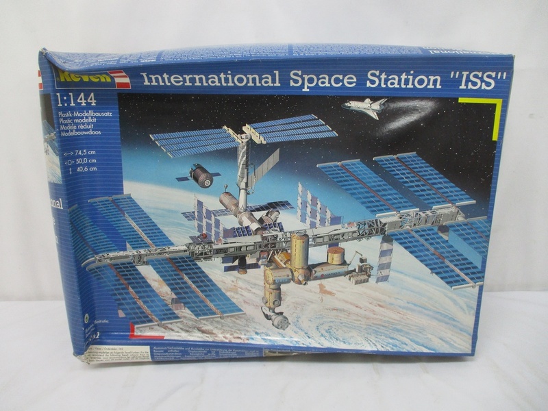 7047B 未組立 Revell レベル 国際宇宙ステーション International Space Station ISS 1/144スケール プラモデル◆BANDAI バンダイ プラモ