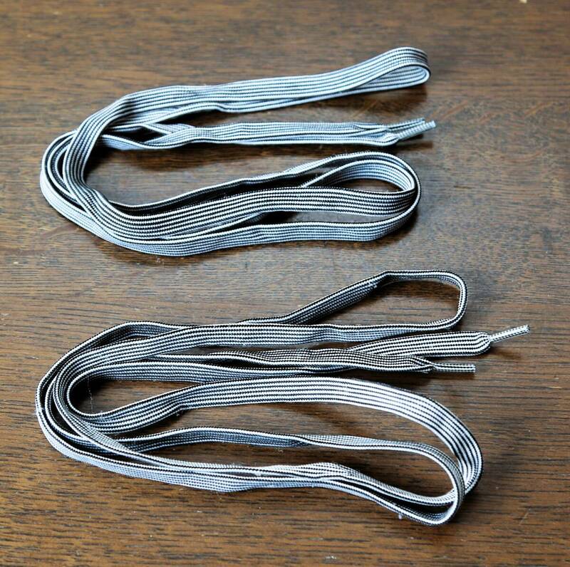 【未使用・長期保管品】靴紐（くつひも）　140㎝×2本（1セット）　白＆紺のストライプ