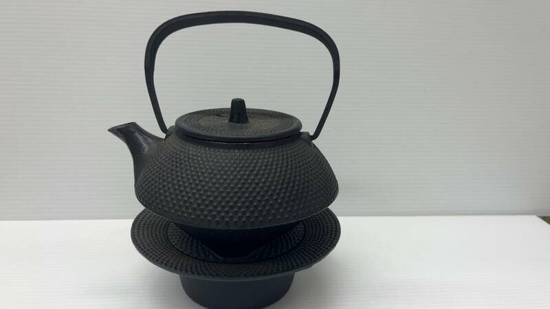 755 南部三厳堂 鉄瓶 鉄ビン 茶道具 急須 刻印有 台付き 高さ台含め約11㎝