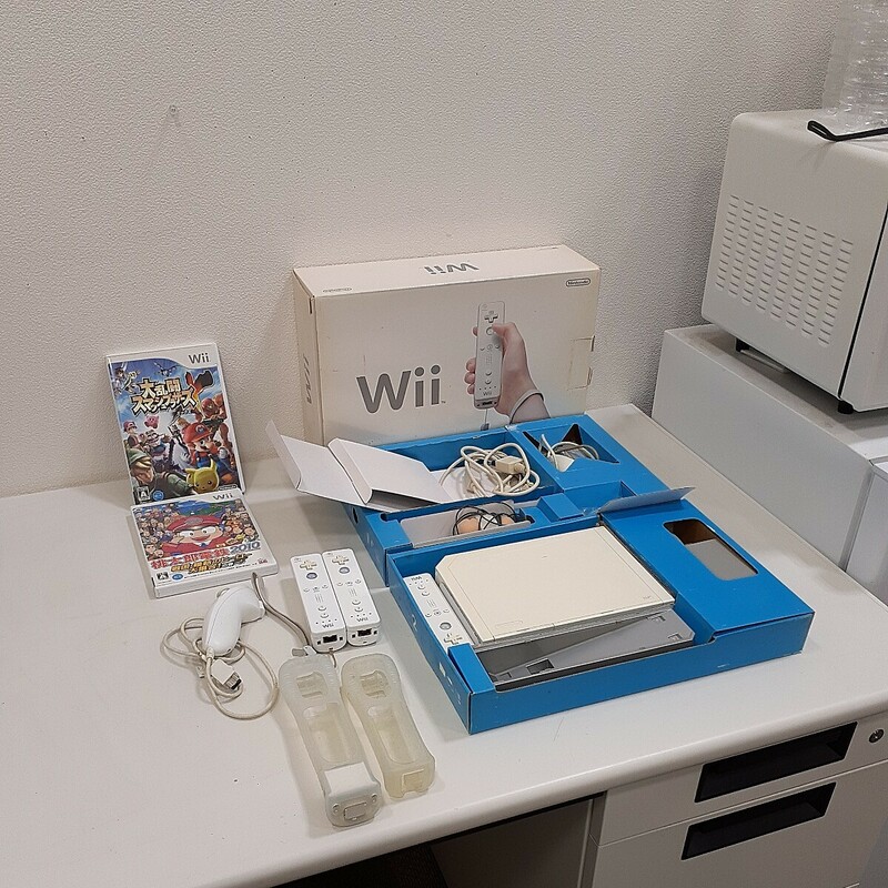 Nintendo 任天堂 ニンテンドー Wii ウィー 本体一式 RVL-001 ゲームソフト2点付き 通電確認済み
