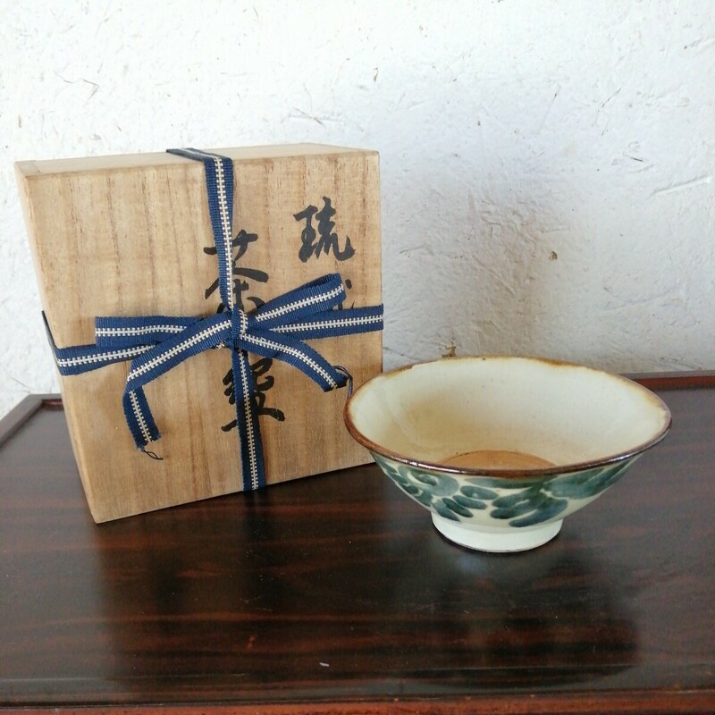 琉球焼　小橋川仁王　茶碗　14cm