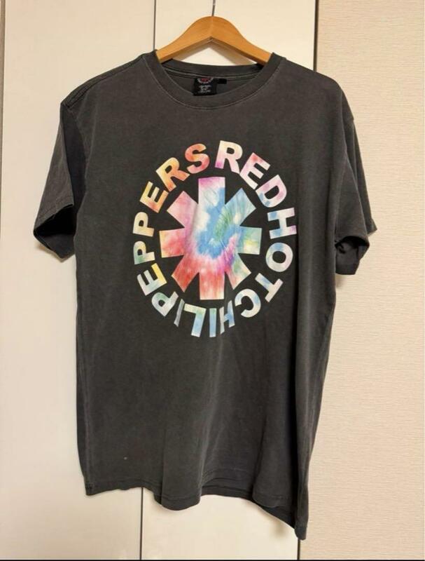 S レッチリワールドツアー The Unlimited Love Tour 東京限定 Tie Dye Logo Japan Flag Black Tee レッドホットチリペッパーズ Tシャツ