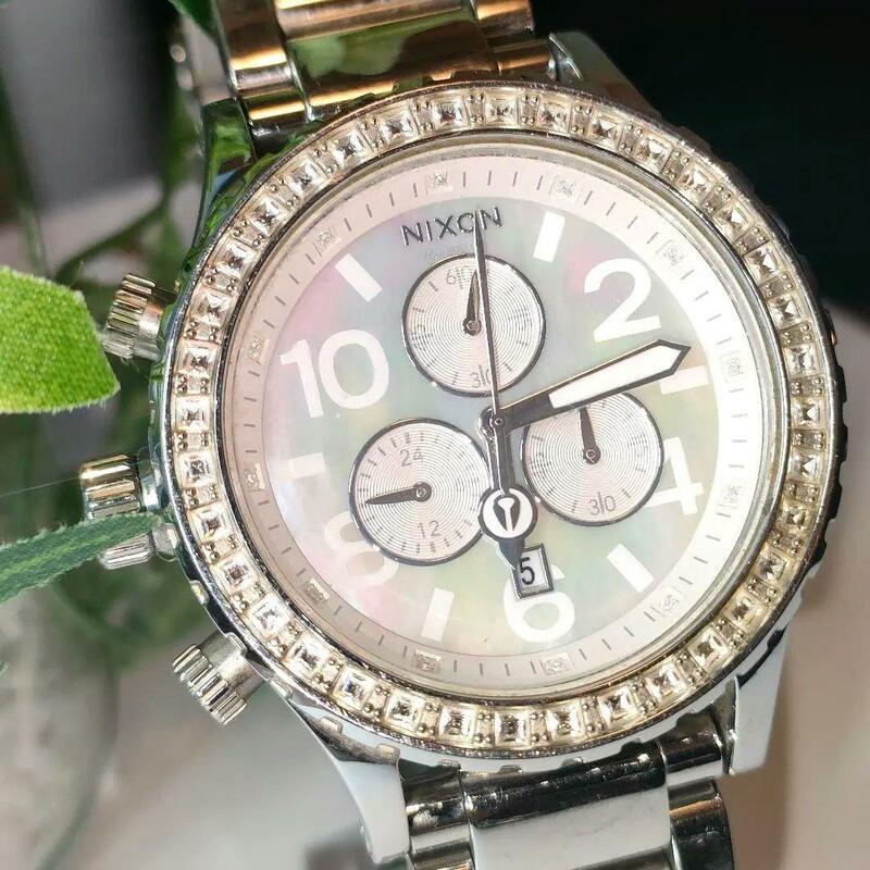■定価75,900円 NIXON ニクソン 腕時計 42-20 クロノグラフ シルバー シェル ラインストーン 銀 レディース 時計 女性 ステンレス 金属