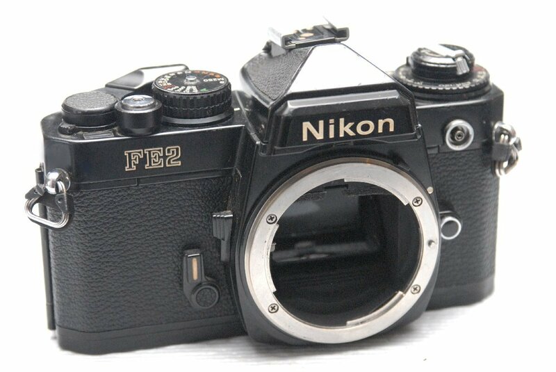 Nikon ニコン 人気の高級一眼レフカメラ FE2（黒）ボディ 希少な作動品 （腐食無し）