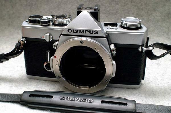 OLYMPUS オリンパス 人気の高級一眼レフカメラ OM-1ボディ 希少な作動品