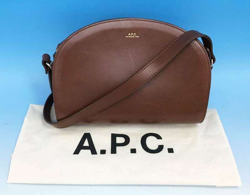 A.P.C. ショルダーバッグ ハーフムーン レザー ブラウン/茶色 ポシェット 斜めがけ 鞄 アーペーセー