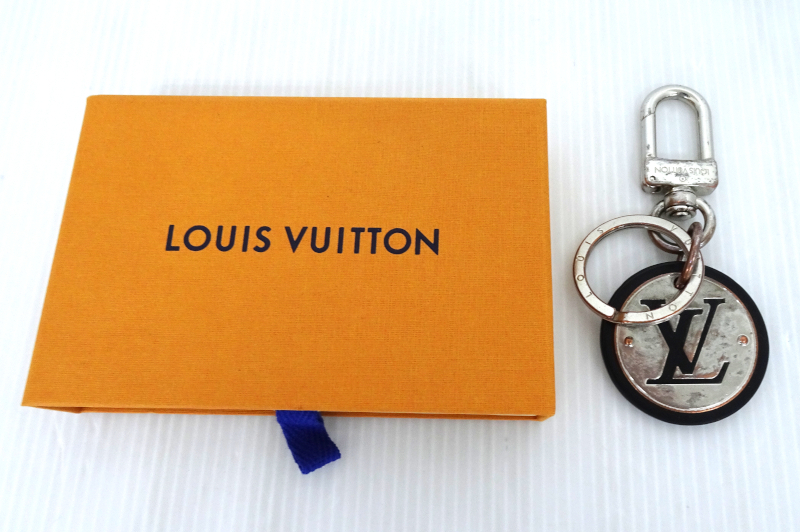 LOUIS VUITTON ルイ・ヴィトン M67362 ポルトクレ・LVサークル チャーム キーホルダー