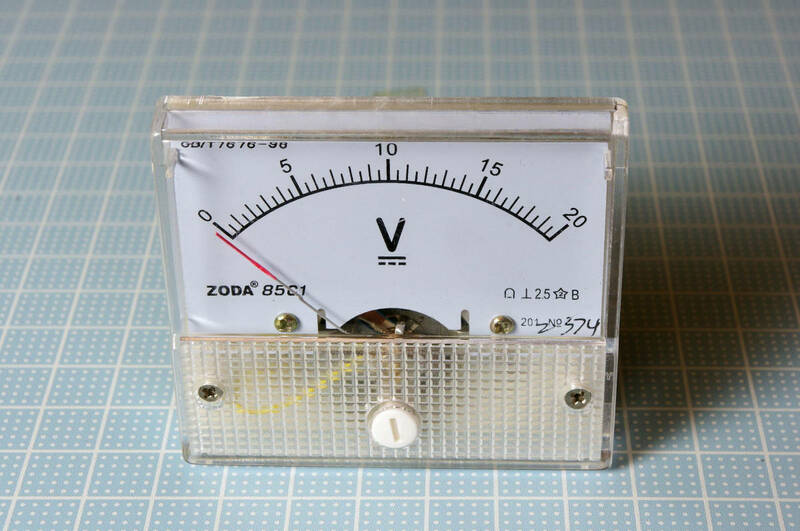 直流電圧計20V（アナログ）