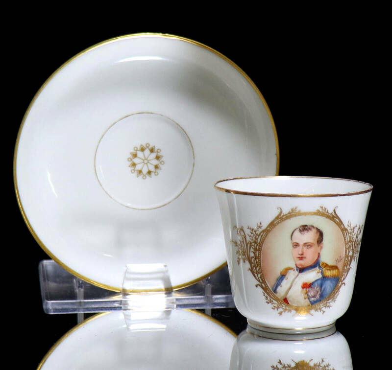 オールド・セーブル (SEVRES) 王からの発注 1846年製 金彩 フランス皇帝 ナポレオン カップ＆ソーサー C&S 白磁 アンティーク マイセン