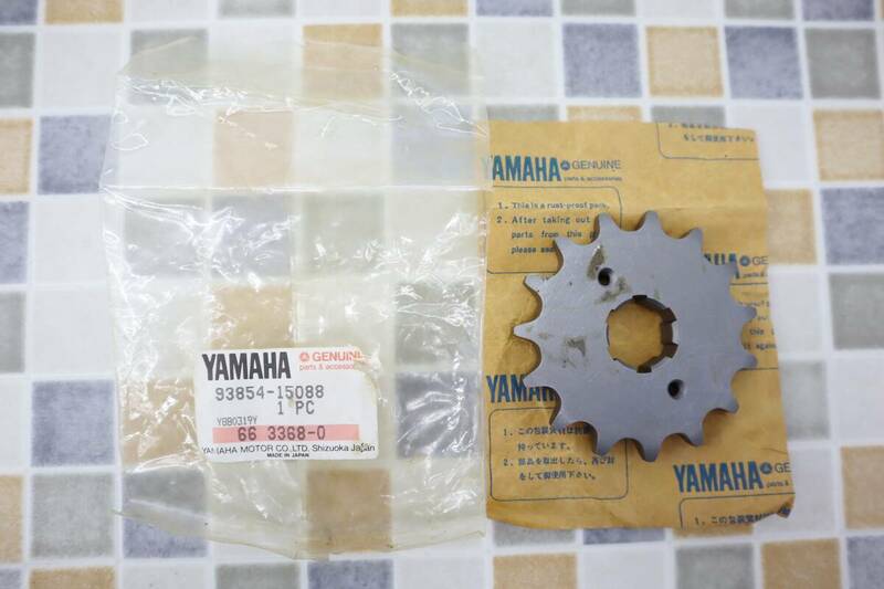 ∵バイクパーツ 当時物｜純正 ドライブスプロケット｜YAMAHA ヤマハ 93854-15088 廃盤｜長期保管品 スプロケ 旧車■N5870