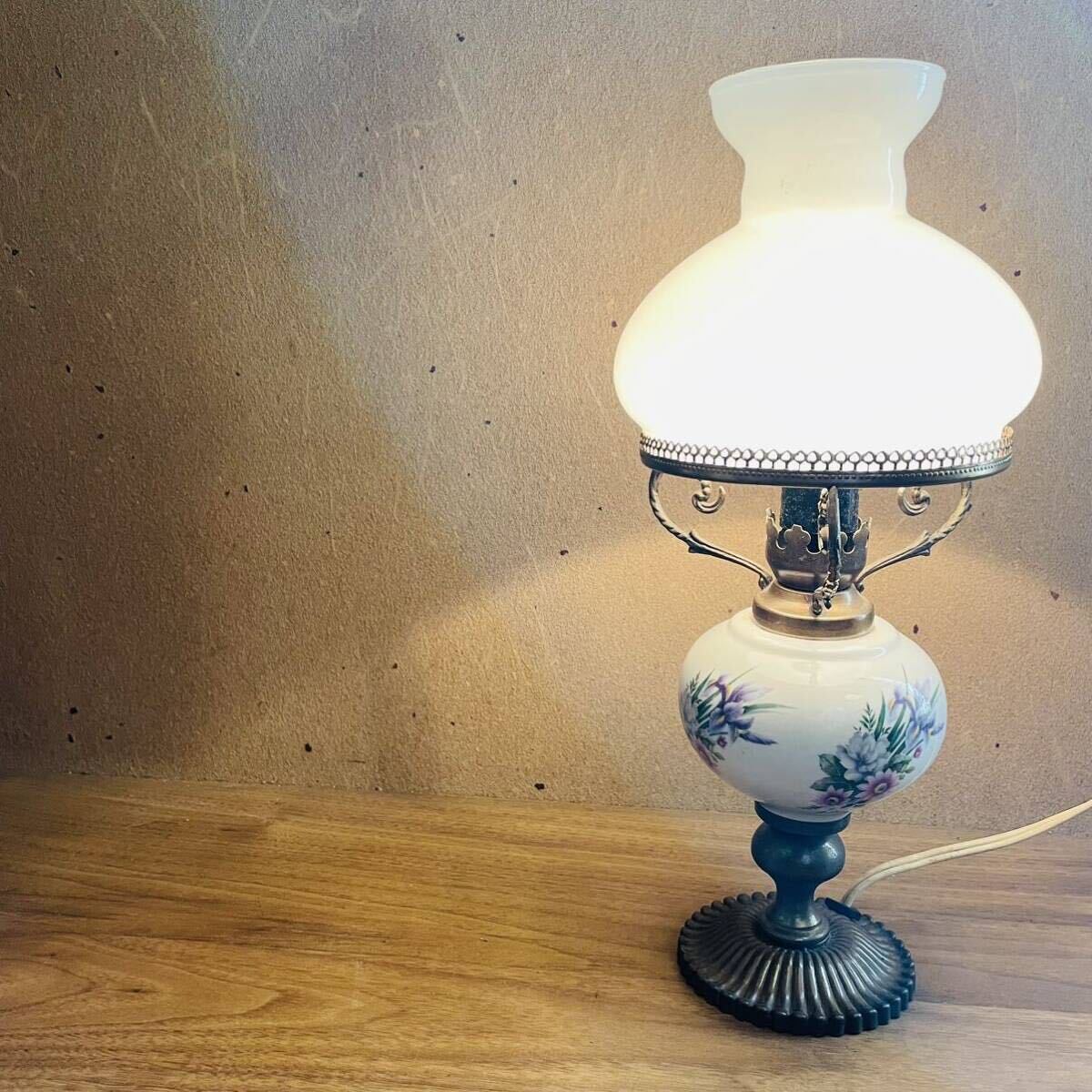 アンティーク テーブルランプ 卓上ランプ 乳白ガラス レトロ インテリア 花柄 卓上スタンド 大正ロマン 照明 昭和 洋風