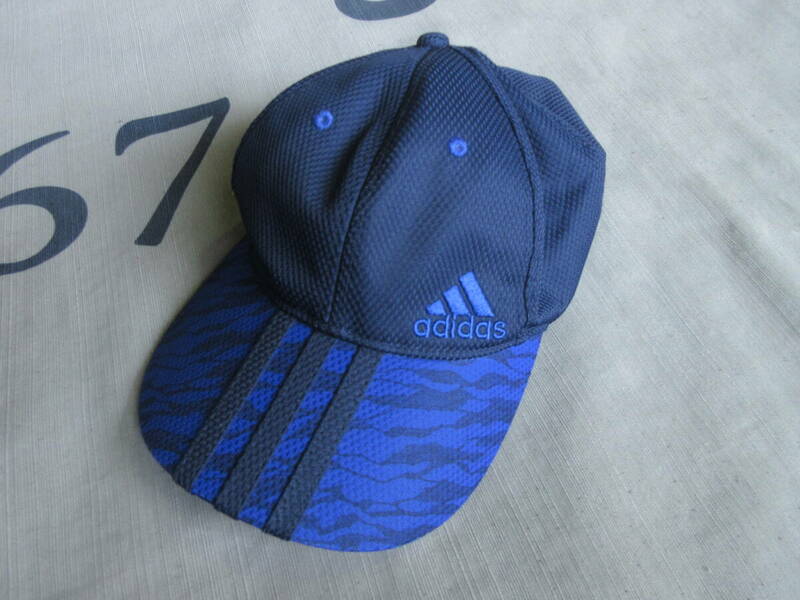 adidas　キャップ帽子　サイズF　★Cー７