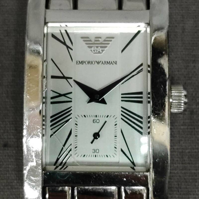 060507　264087　EMPORIO ARMANI　メンズ腕時計　クォーツ腕時計　スクエア型　シルバー系カラーデザイン　紳士小物　稼働品