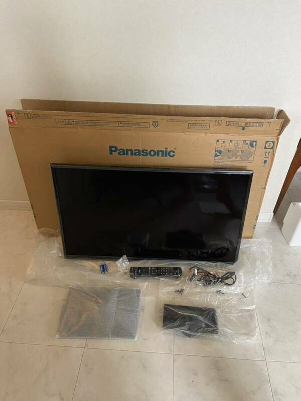 未使用品 Panasonic　パナソニック　TH-32F300　リモコン付き　映像機器　32型　通電確認済み　2018年製