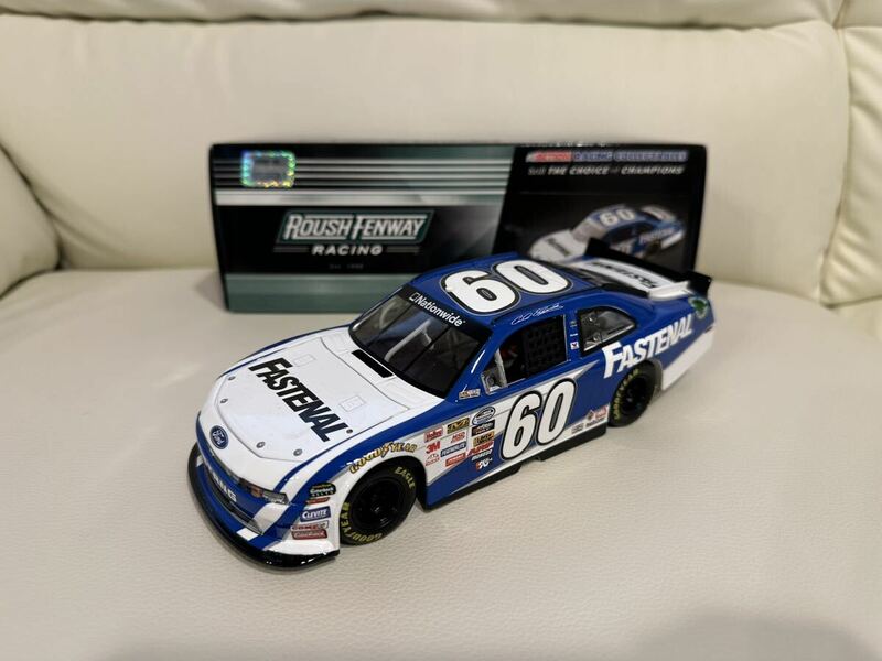 1/24 NASCAR Carl Edwards Fastenal Ford mustang カールエドワーズ ナスカーダイキャストミニカー マスタング