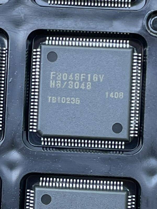 H98。IC電子部品 RENESAS F3048F16V(420個)。新品同様。未使用.
