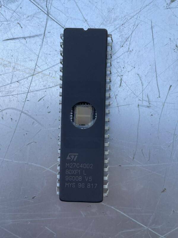H99。(9個)ST。Microelectronics。M27C4002-80XF1。新品同様。未使用.