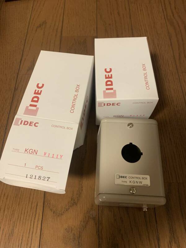 【新品格安　在庫2個有り】和泉電気(IDEC) KGNW111Y KGNW形コントロールBOX 1点用 IP40 φ22 穴あり(スイッチBOX)