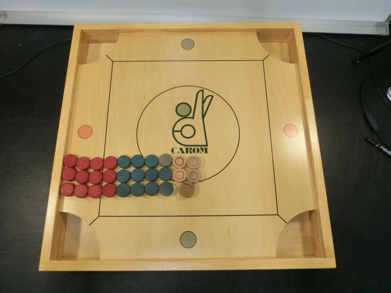 ♪♪【6E20②i】カロム　ボードゲーム　日本カロム協会ロゴマーク入りカロム盤（玉29個付き）　木製　良品♪♪