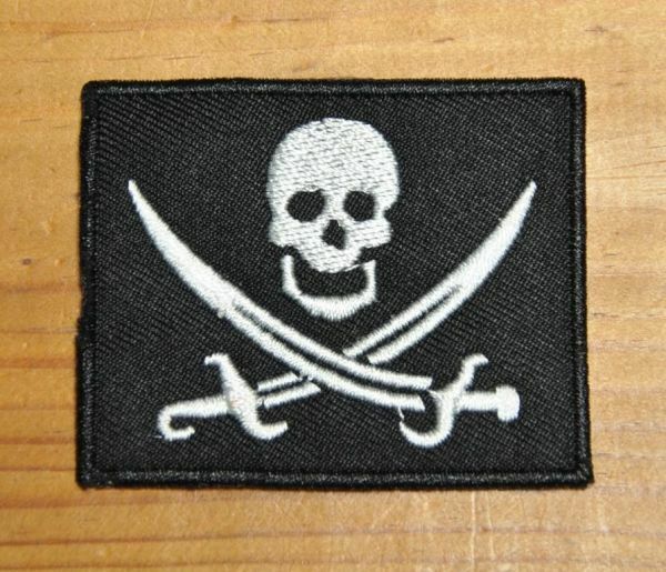 英国 インポート ワッペン パッチ 海賊 パイレーツ 骸骨 ドクロ スカル skull 海賊旗 ジョリーロジャー Jolly Roger イギリス UK GB 1041-2