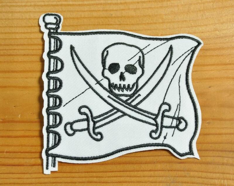 英国 インポート 大き目 アイロン ワッペン 海賊旗 クロスボーンスカル 骸骨 ドクロ 海賊 パイレーツ イギリス ENGLAND イングランド 1107
