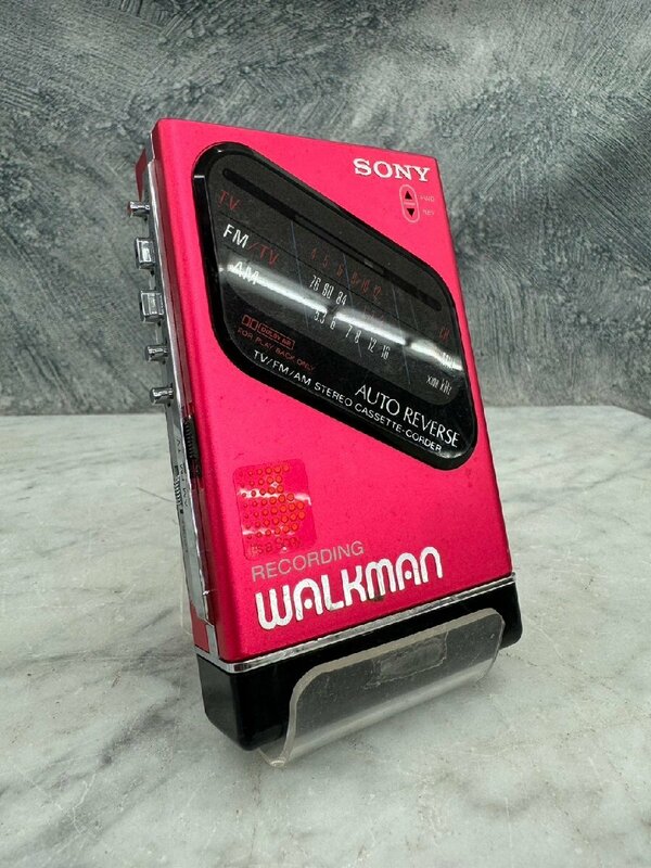 □t2930　ジャンク★SONY 　ソニー 　カセットウォークマン 　WM-F203 　電池ボックス付き