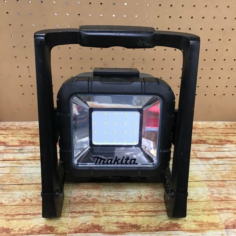 【中古品】マキタ(makita) コードレスLEDスタンドライト ML805