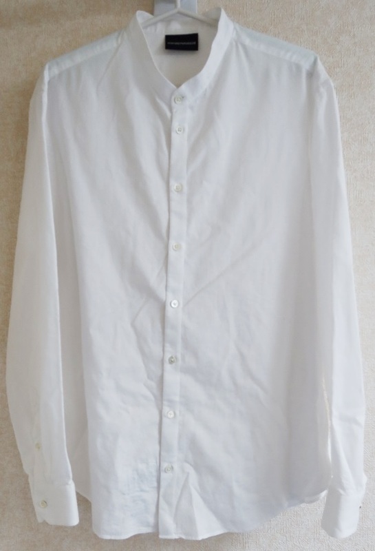 【EMPORIO ARMANI】【試着品】襟無しVネックホワイトシャツ（ホワイト　L）
