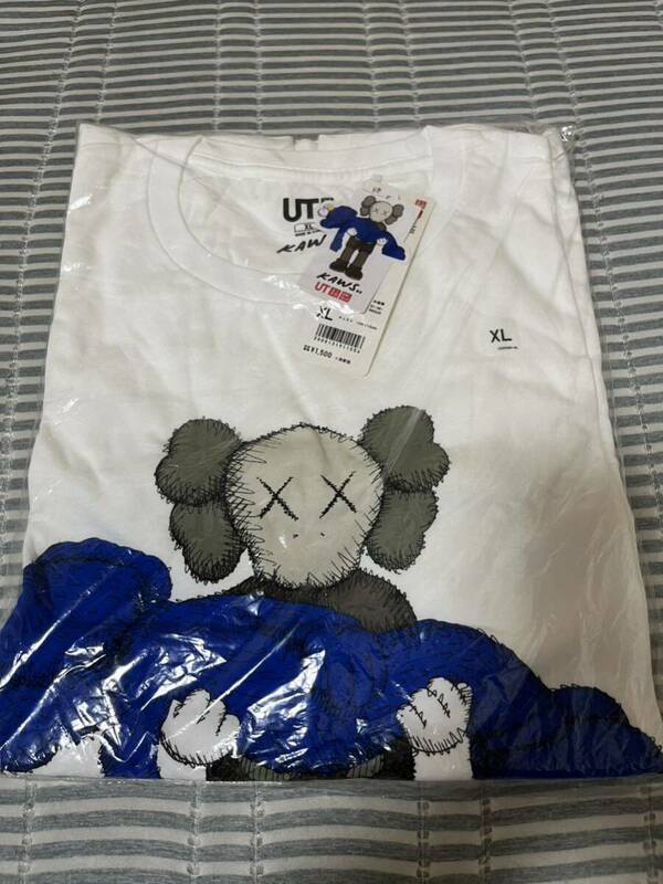 UT ユニクロ　カウズコラボTシャツ XL