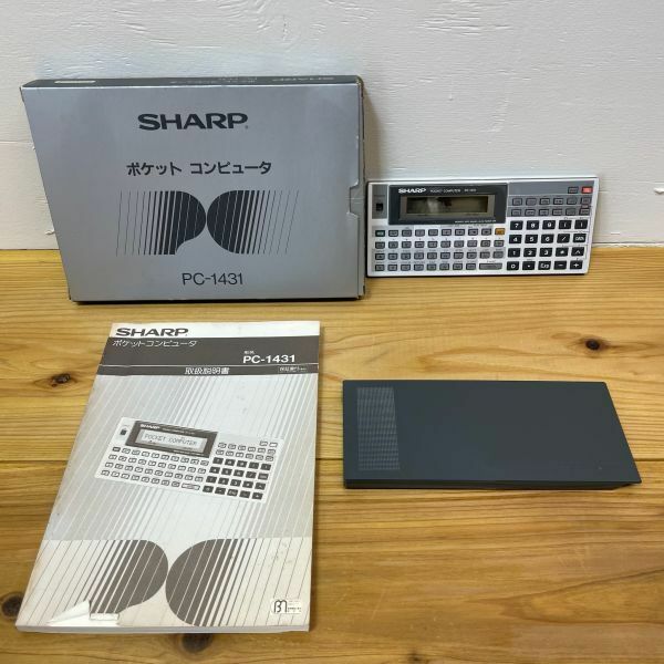 E3019【コンパクト】【JUNK】 SHARP／シャープ. ポケット コンピュータ. PC-1431. 元箱／取説付き