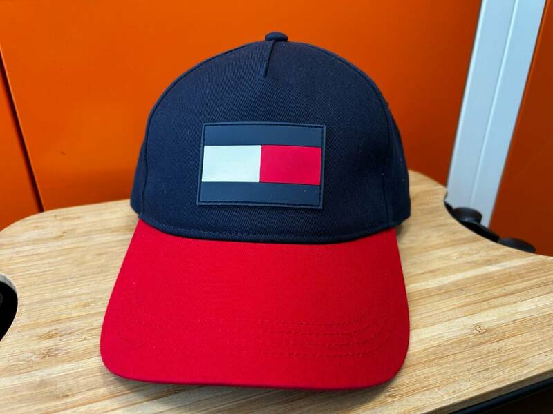 新品保管品 TOMMY HILFIGER カラーブロックキャップ OS ネイビー コットン フラッグロゴ