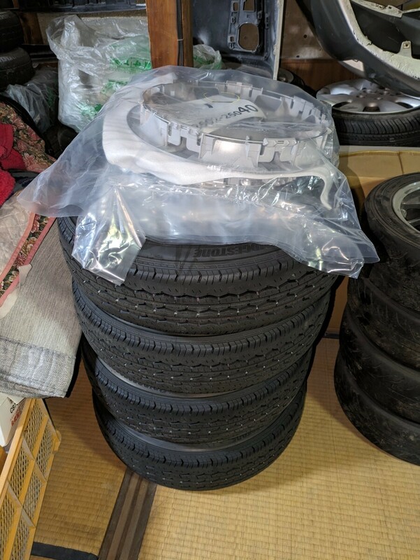 200系 ハイエース 純正 スチールホイール タイヤ 4本セット 6H-139.7 15インチ 195/80R15 107/105L LT ブリヂストン　エコピア新車外し