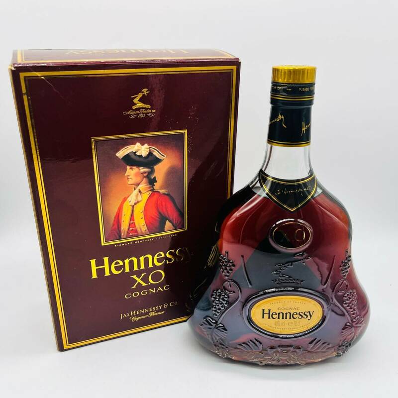 Hennessy X.O ヘネシー COGNAC コニャック ブランデー 金キャップ 700ml 40％ 未開栓 古酒 洋酒 お酒 瓶 クリアボトル 保管品 箱付 8392